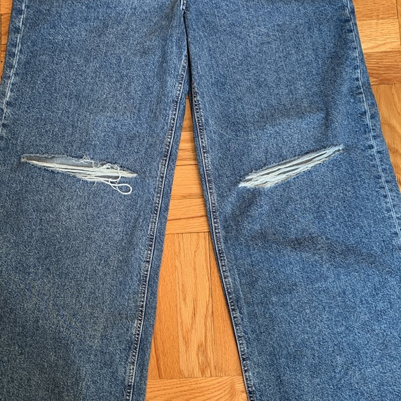 Brand NEW Ripped Knee Jeans - Picture 4 of 9